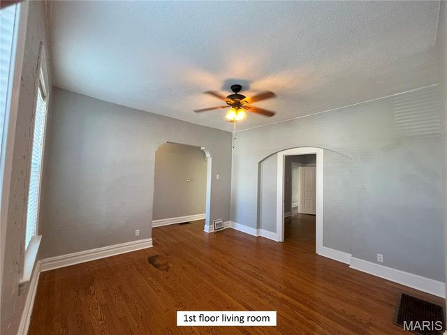 6018 Virginia Avenue, St Louis, MO 63111