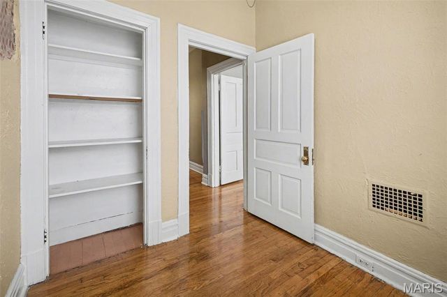 6018 Virginia Avenue, St Louis, MO 63111