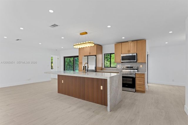 401 SW 63rd Ter, Plantation, FL 33317