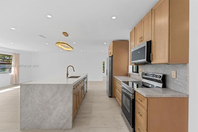 401 SW 63rd Ter, Plantation, FL 33317