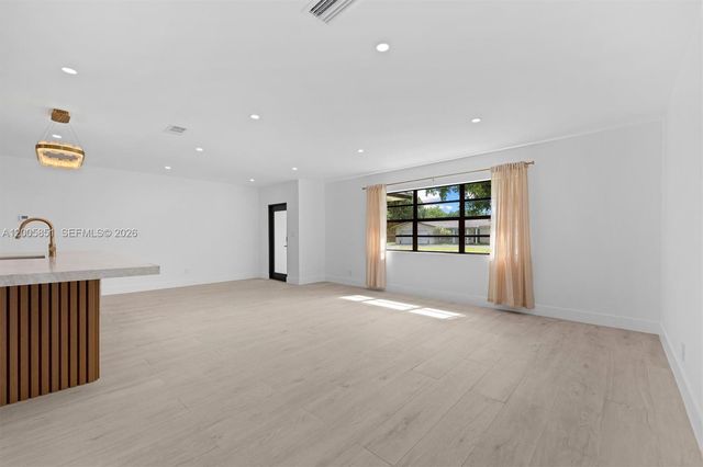 401 SW 63rd Ter, Plantation, FL 33317