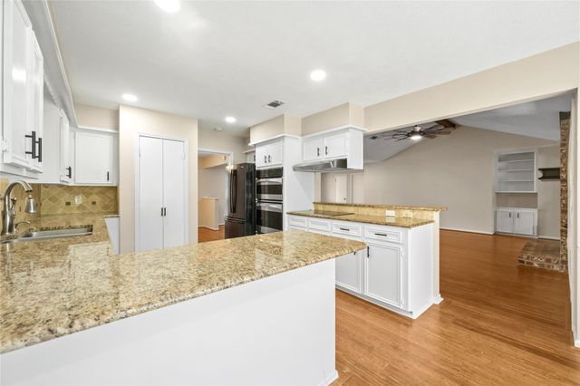 603 Hillcrest Circle, Huntsville, TX 77340