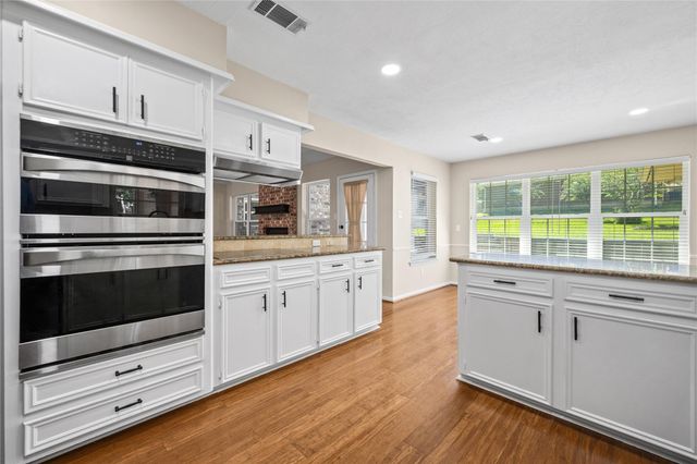 603 Hillcrest Circle, Huntsville, TX 77340
