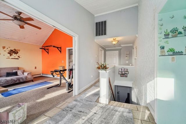 164 Farnham Ave, Lodi Boro, NJ 07644