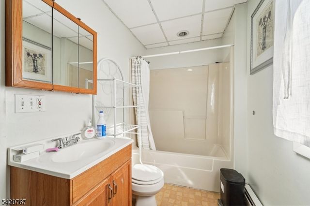 164 Farnham Ave, Lodi Boro, NJ 07644