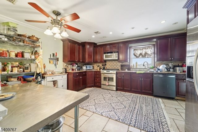 164 Farnham Ave, Lodi Boro, NJ 07644