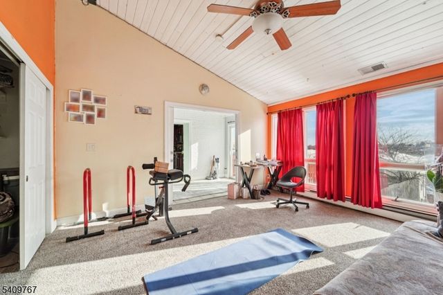 164 Farnham Ave, Lodi Boro, NJ 07644