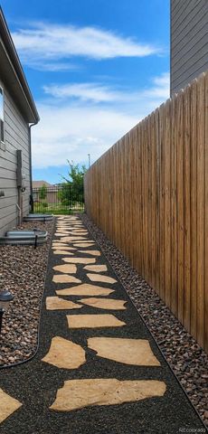 7768 S Old Hammer Way, Aurora, CO 80016