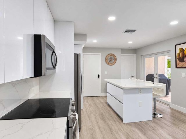 4103 CARRIAGE Drive H3, Pompano Beach, FL 33069