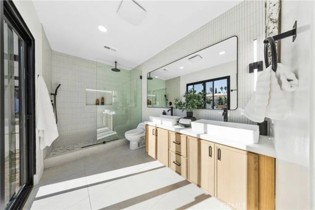 1033 E Via Escuela, Palm Springs, CA 92262