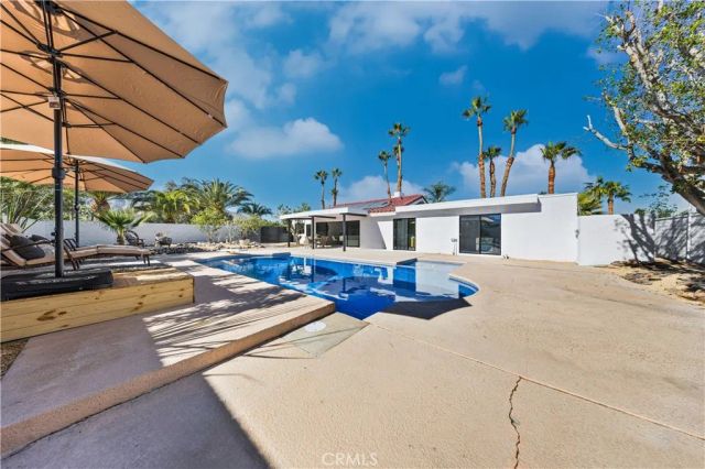 1033 E Via Escuela, Palm Springs, CA 92262