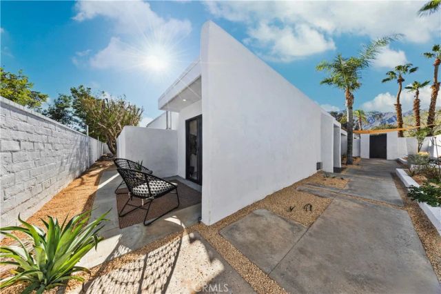 1033 E Via Escuela, Palm Springs, CA 92262