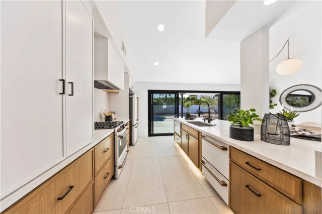 1033 E Via Escuela, Palm Springs, CA 92262