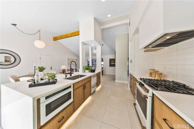 1033 E Via Escuela, Palm Springs, CA 92262