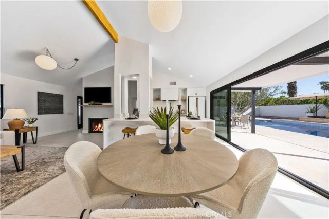 1033 E Via Escuela, Palm Springs, CA 92262