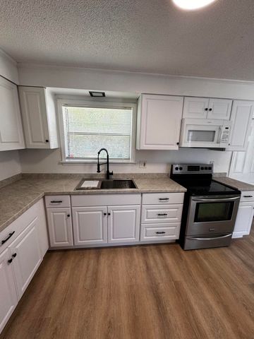 1464 W 32nd Street, Riviera Beach, FL 33404