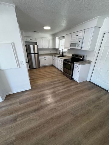1464 W 32nd Street, Riviera Beach, FL 33404