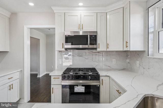 6815 ROLLING RD, Springfield, VA 22152