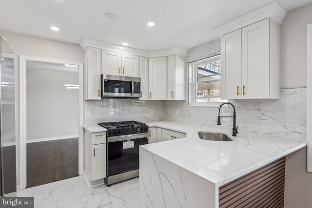 6815 ROLLING RD, Springfield, VA 22152