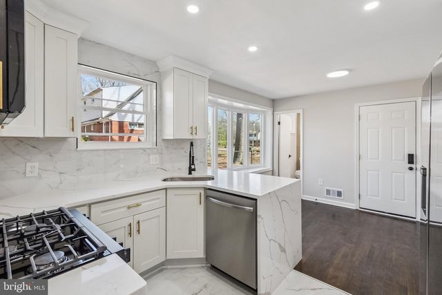 6815 ROLLING RD, Springfield, VA 22152