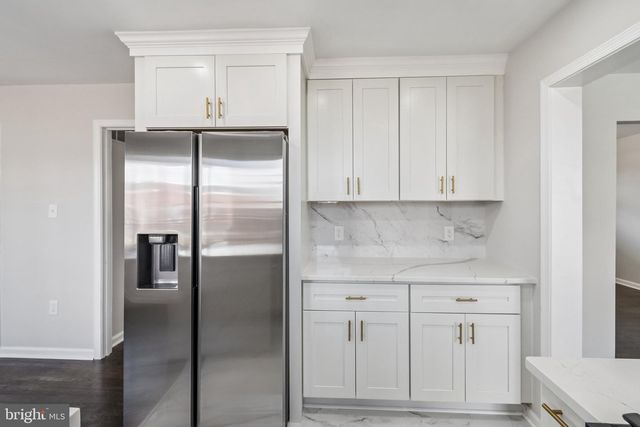 6815 ROLLING RD, Springfield, VA 22152