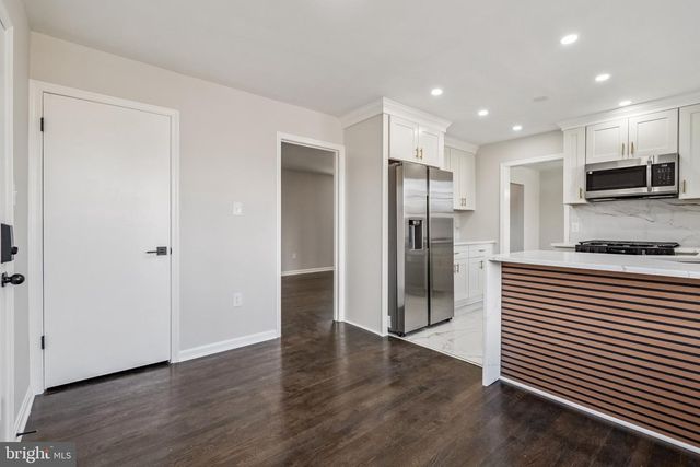 6815 ROLLING RD, Springfield, VA 22152