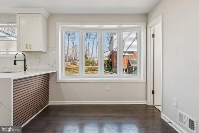 6815 ROLLING RD, Springfield, VA 22152