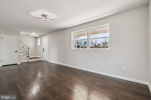 6815 ROLLING RD, Springfield, VA 22152