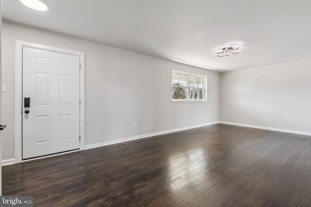 6815 ROLLING RD, Springfield, VA 22152