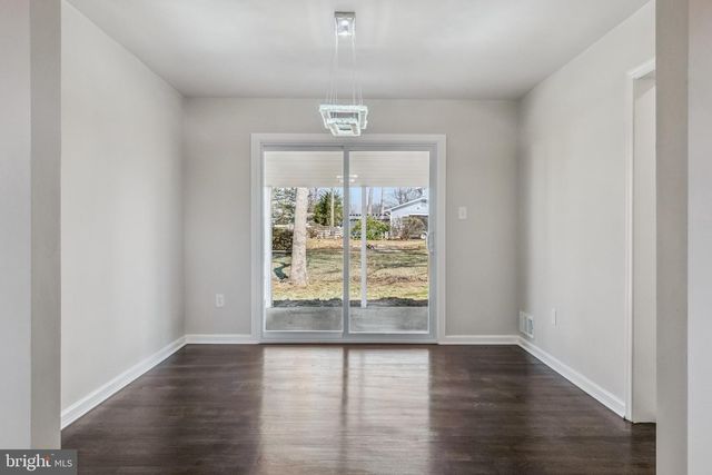 6815 ROLLING RD, Springfield, VA 22152