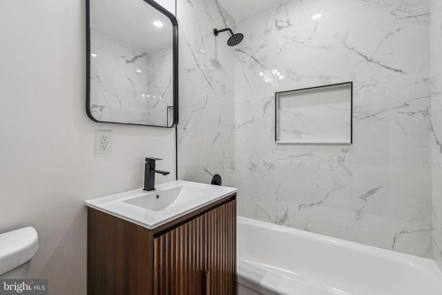 6815 ROLLING RD, Springfield, VA 22152