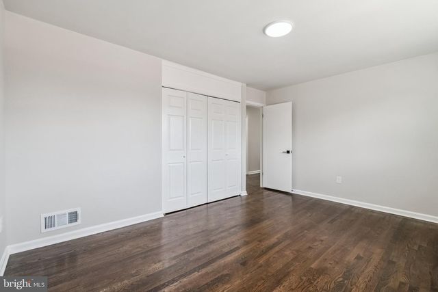 6815 ROLLING RD, Springfield, VA 22152