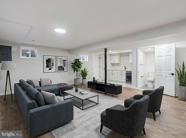 6815 ROLLING RD, Springfield, VA 22152