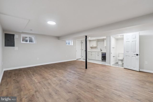 6815 ROLLING RD, Springfield, VA 22152