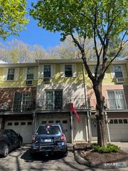 95 Hunter Court 95, Torrington, CT 06790
