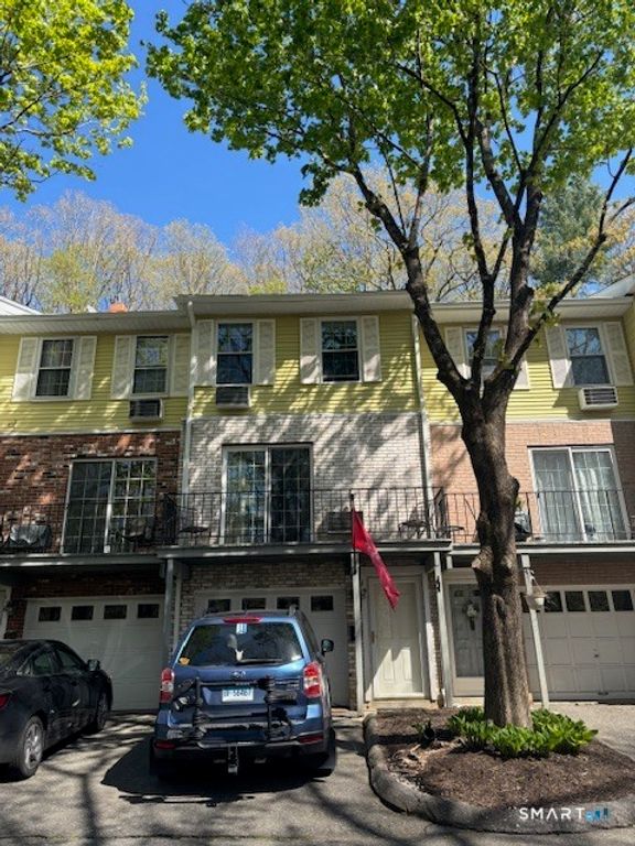 95 Hunter Court 95, Torrington, CT 06790