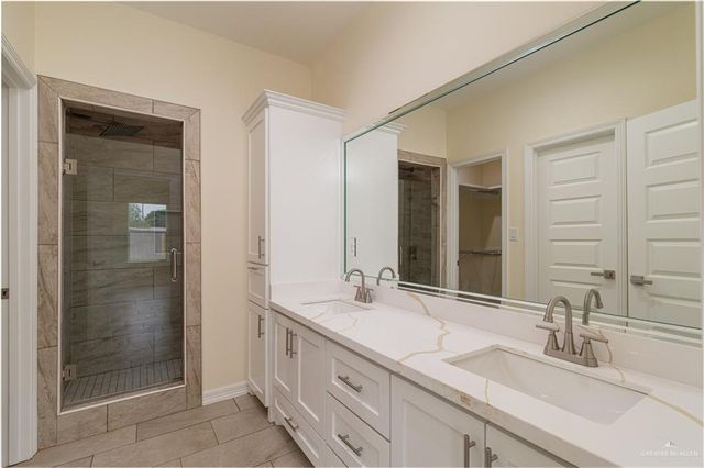 613 Tower Oak Drive, Alamo, TX 78516