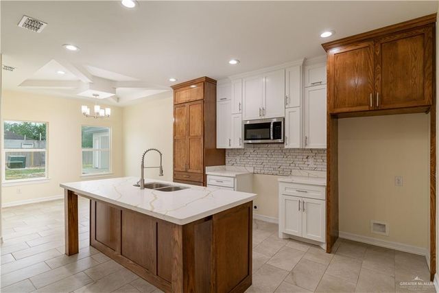 613 Tower Oak Drive, Alamo, TX 78516