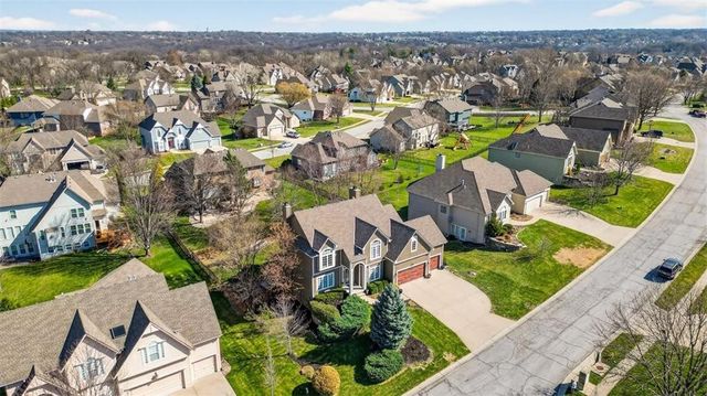 2612 SW Wintercreek Drive, Lee's Summit, MO 64081