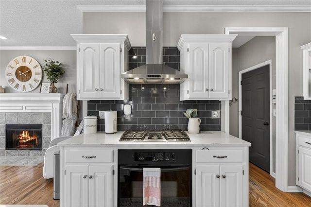 2612 SW Wintercreek Drive, Lee's Summit, MO 64081