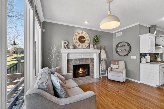 2612 SW Wintercreek Drive, Lee's Summit, MO 64081