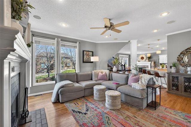 2612 SW Wintercreek Drive, Lee's Summit, MO 64081