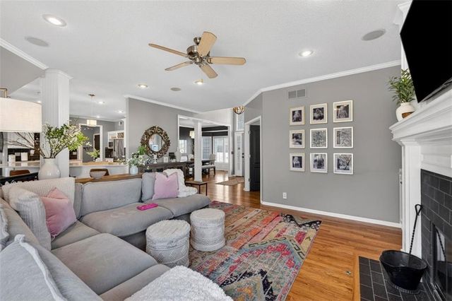 2612 SW Wintercreek Drive, Lee's Summit, MO 64081