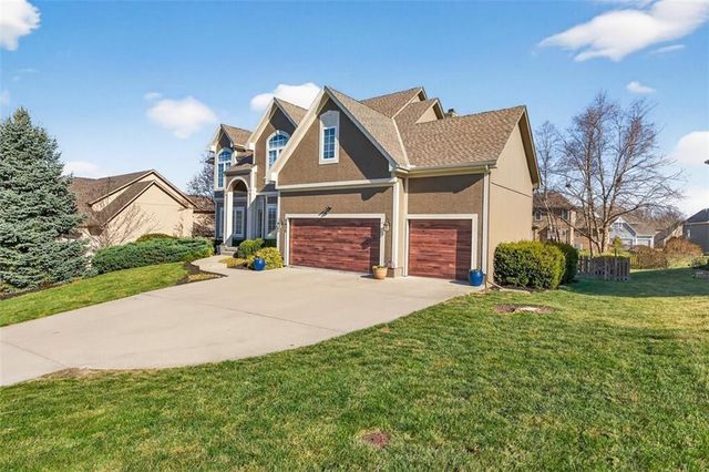 2612 SW Wintercreek Drive, Lee's Summit, MO 64081