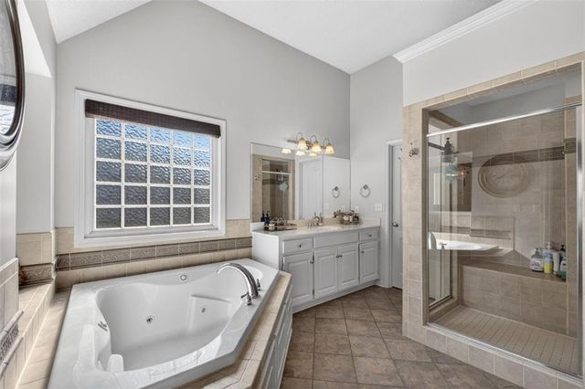 2612 SW Wintercreek Drive, Lee's Summit, MO 64081