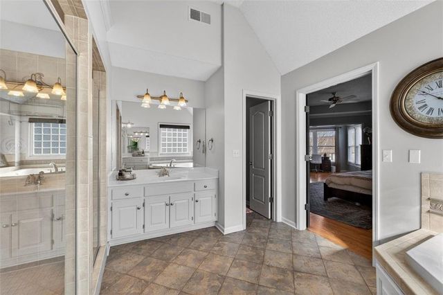 2612 SW Wintercreek Drive, Lee's Summit, MO 64081