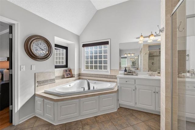 2612 SW Wintercreek Drive, Lee's Summit, MO 64081