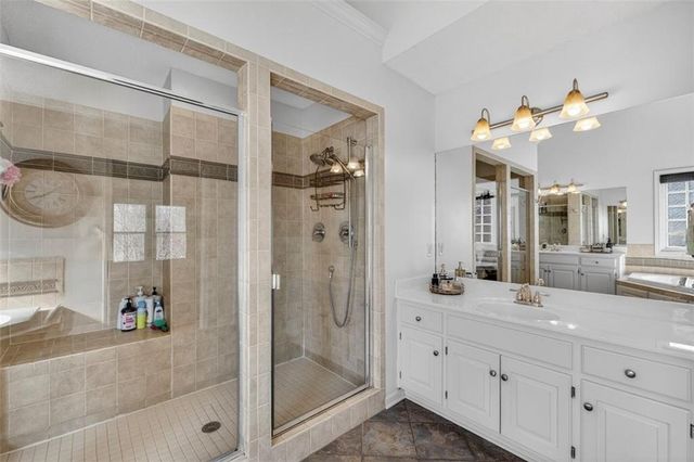 2612 SW Wintercreek Drive, Lee's Summit, MO 64081