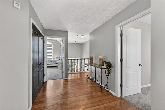 2612 SW Wintercreek Drive, Lee's Summit, MO 64081