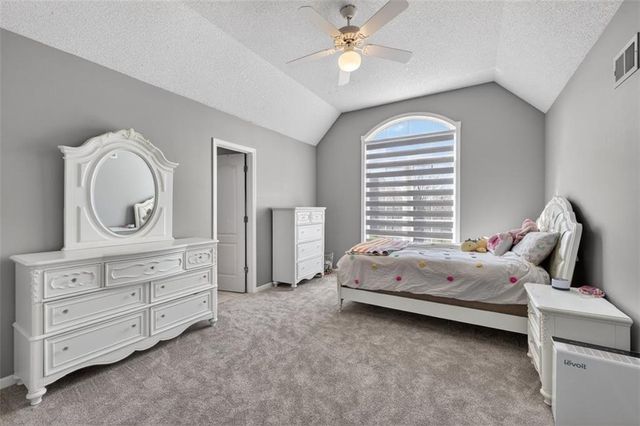 2612 SW Wintercreek Drive, Lee's Summit, MO 64081